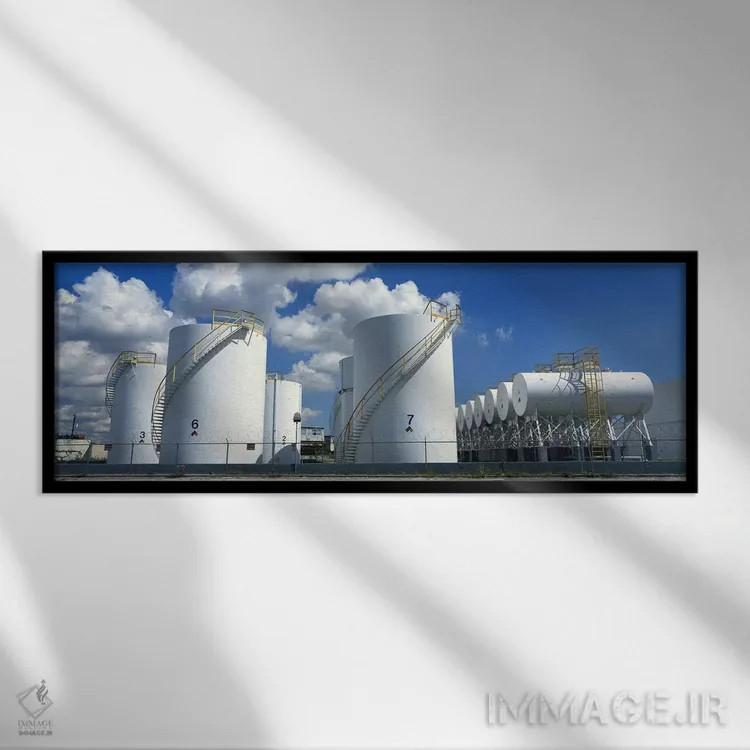 تابلو دکوراتیو Miami, Florida, USA #2,مخزن های ذخیره سازی در کارخانه… اثر پانورامیک ایمجز - نمای قابدار مشکی
