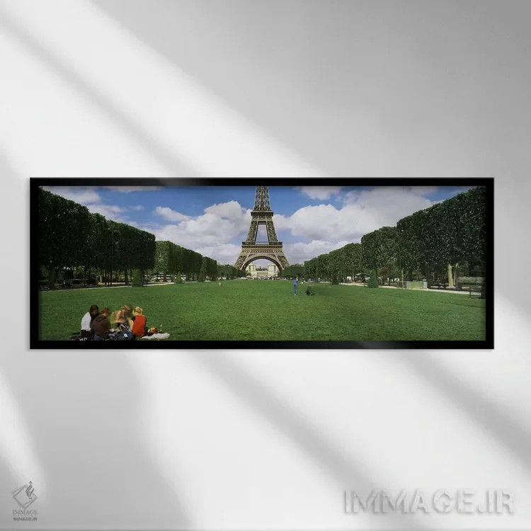 تابلو دکوراتیو Eiffel Tower, Paris, Ile-de-France, France,گردشگران نشس… اثر پانورامیک ایمجز - نمای قابدار مشکی