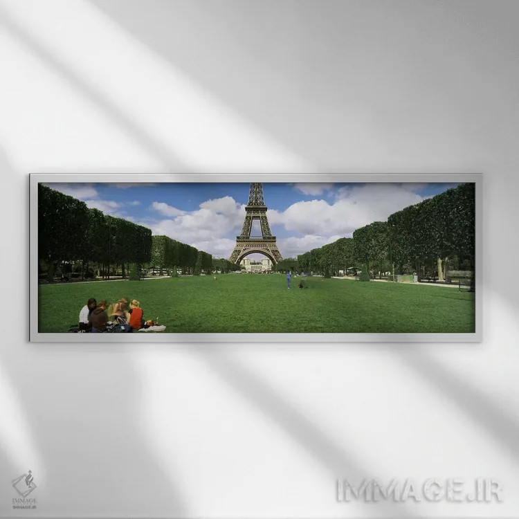 تابلو دکوراتیو Eiffel Tower, Paris, Ile-de-France, France,گردشگران نشس… اثر پانورامیک ایمجز - نمای قابدار سفید