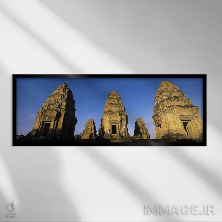 تابلو دکوراتیو Pre Rup, Angkor, Cambodia,نمای زاویه پایین از یک معبد… اثر پانورامیک ایمجز - نمای قابدار مشکی