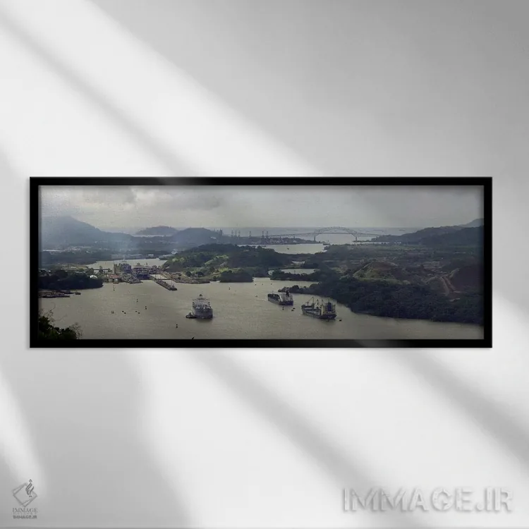 تابلو دکوراتیو نمای هوایی از کانال پاناما با قفل های میرافلورس و پل آم… اثر پانورامیک ایمجز - نمای قابدار مشکی
