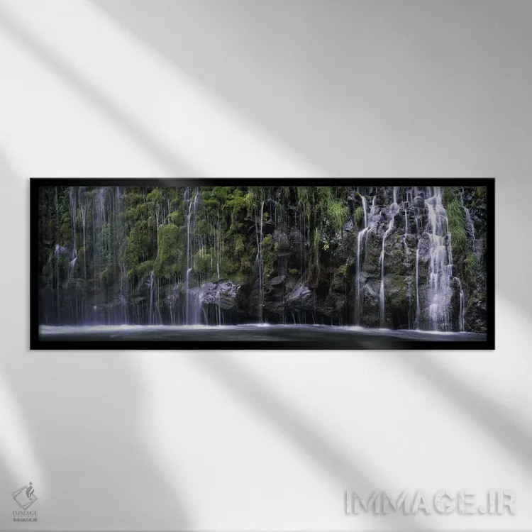 تابلو دکوراتیو Sacramento River, Dunsmuir, Siskiyou County, California… اثر پانورامیک ایمجز - نمای قابدار مشکی