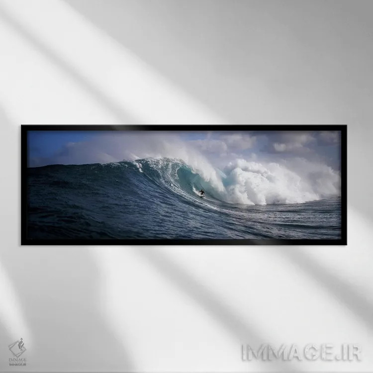 تابلو دکوراتیو Maui, Hawai'i, USA,موج سوار تنها بر روی موج سهمگین، مائ… اثر پانورامیک ایمجز - نمای قابدار مشکی