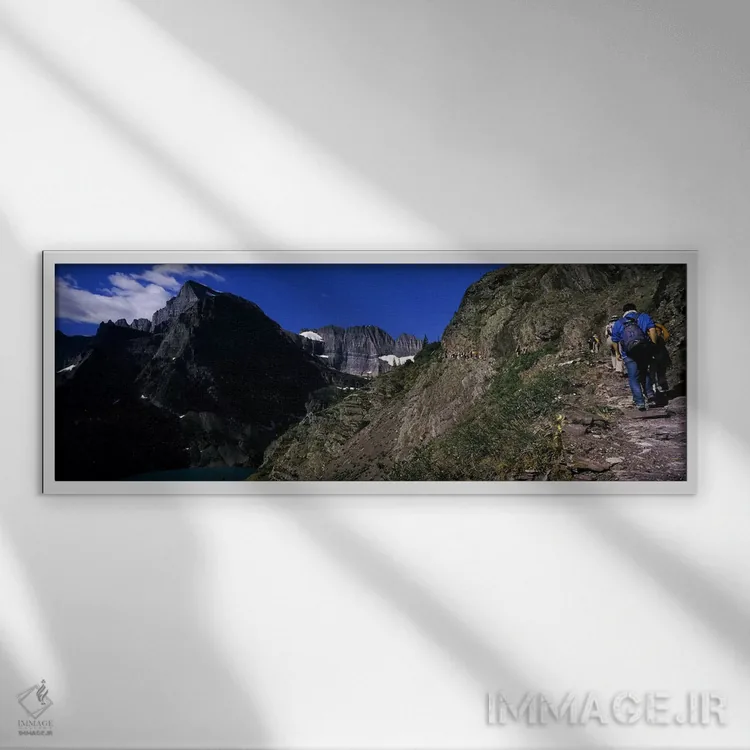 تابلو دکوراتیو US Glacier National Park, Montana, USA,کوهنوردان در حال… اثر پانورامیک ایمجز - نمای قابدار سفید