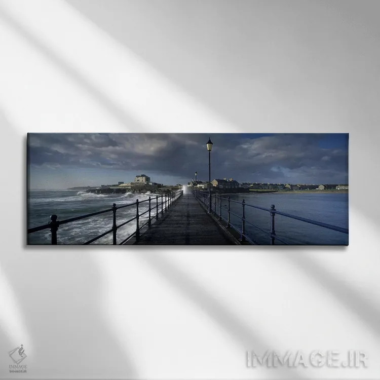 تابلو دکوراتیو Amble, Northumberland, England,امواج کوبنده در روز ابری… اثر پانورامیک ایمجز - نمای روبهرو روی دیوار