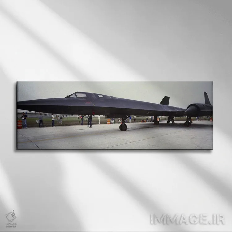 تابلو دکوراتیو هواپیمای لاکهید اس آر-۷۱ بلک برد روی باند فرودگاه اثر پانورامیک ایمجز - نمای روبهرو روی دیوار