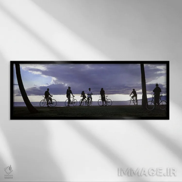 تابلو دکوراتیو Honolulu, Oahu, Hawaii, USA,گردشگران دوچرخه سوار در ساح… اثر پانورامیک ایمجز - نمای قابدار مشکی