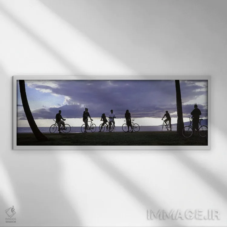 تابلو دکوراتیو Honolulu, Oahu, Hawaii, USA,گردشگران دوچرخه سوار در ساح… اثر پانورامیک ایمجز - نمای قابدار سفید