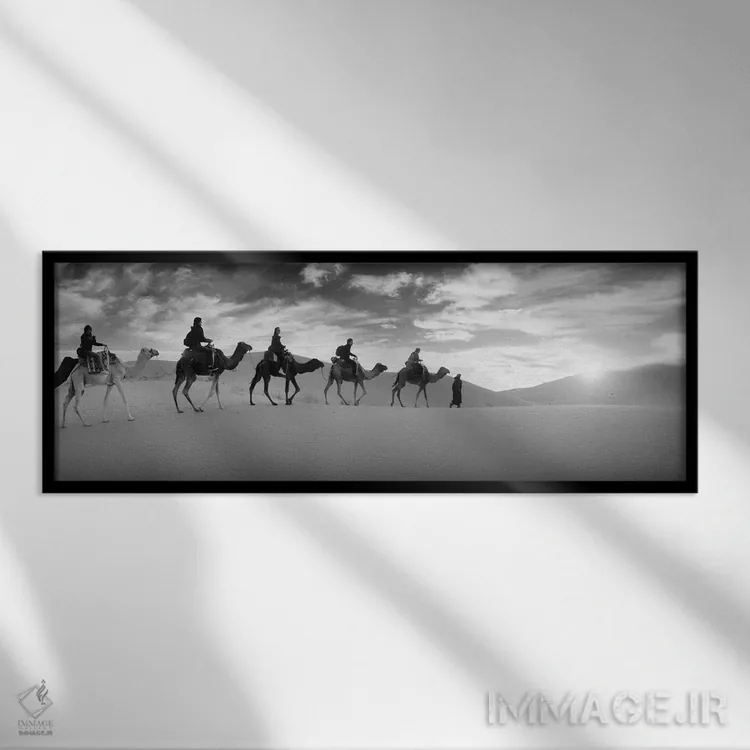 تابلو دکوراتیو Morocco,توریست ها سواره بر شتر از میان چشم انداز صحرای… اثر پانورامیک ایمجز - نمای قابدار مشکی