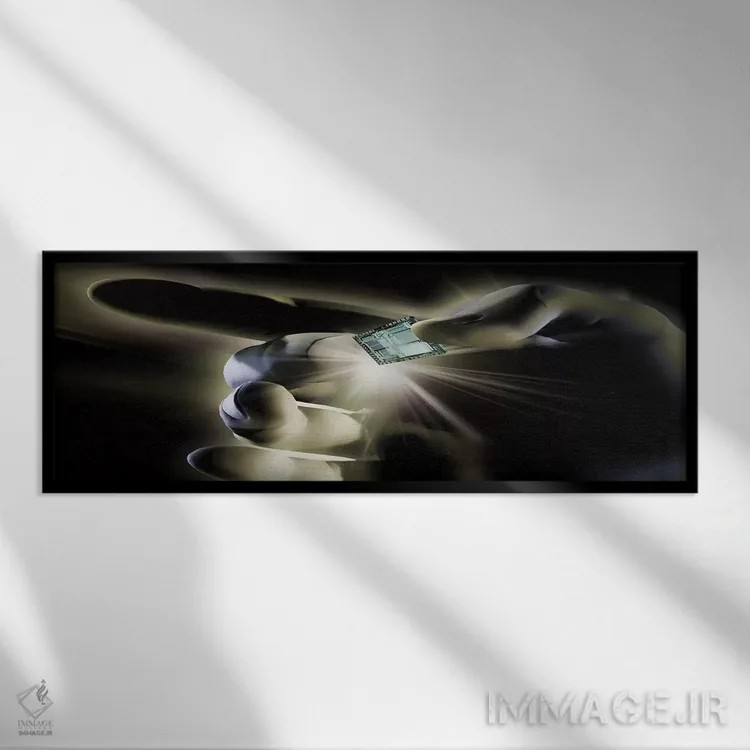 تابلو دکوراتیو نمای نزدیک از دستی که یک ریزتراشه را نگه داشته است اثر پانورامیک ایمجز - نمای قابدار مشکی