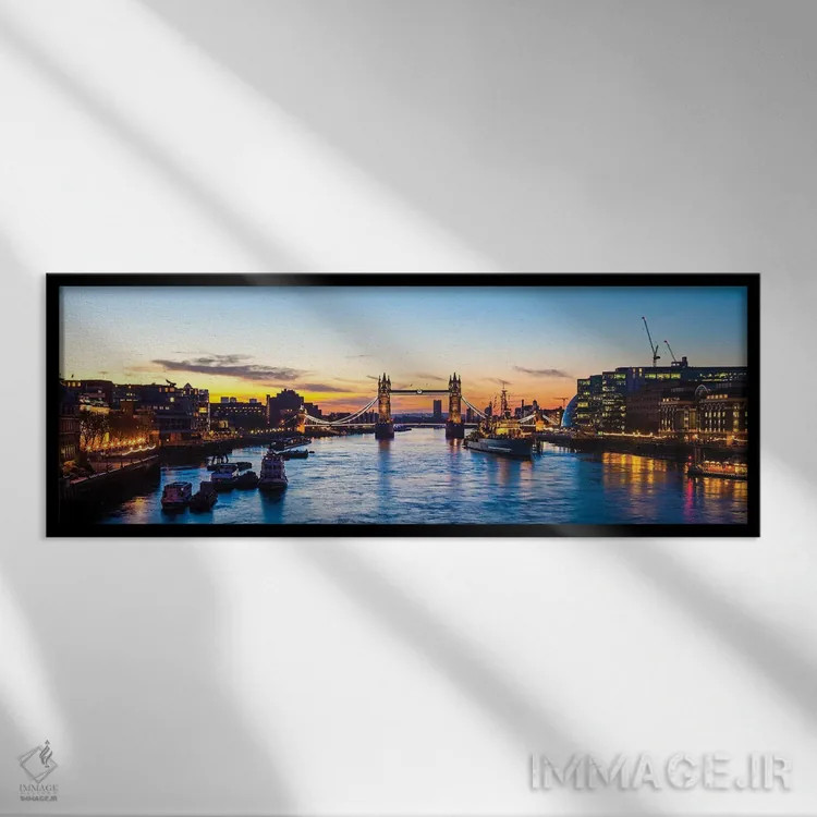 تابلو دکوراتیو طلوع آفتاب بر پل تاور در لندن اثر پل رومر - نمای قابدار مشکی