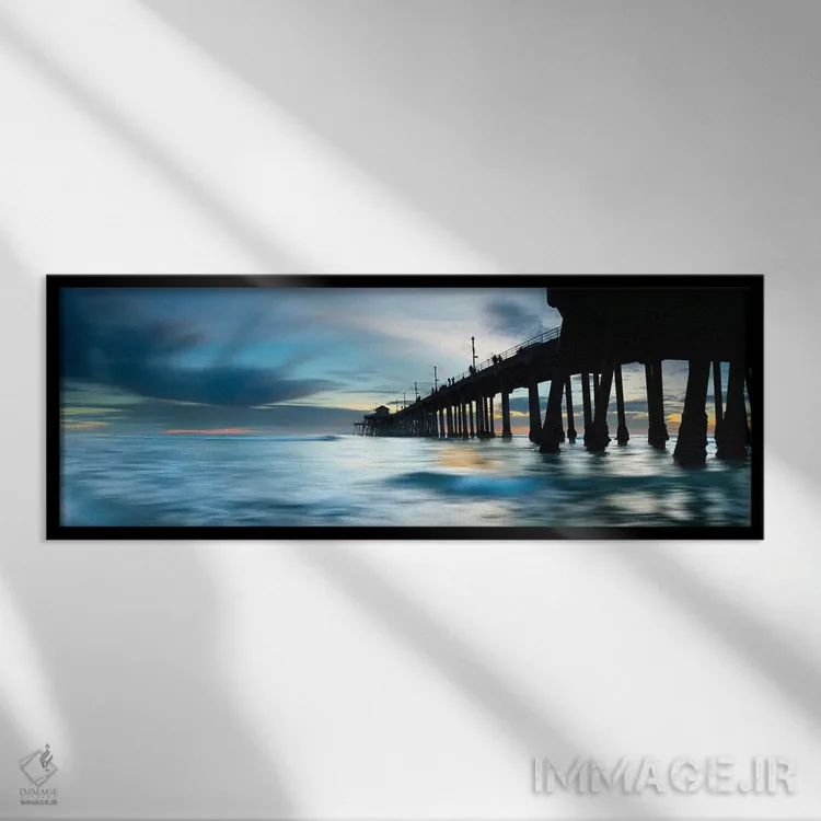 تابلو دکوراتیو سایه های اسکله هانتینگتون اثر شان دیوی - نمای قابدار مشکی