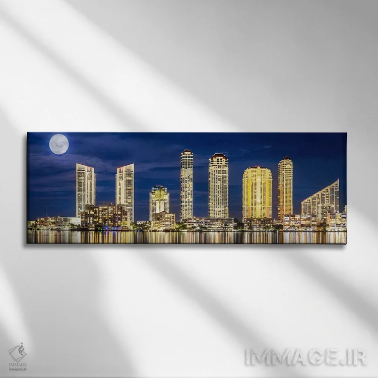 تابلو دکوراتیو پانورامای شبانه شهر با ماه کامل اثر سوزانه کرمر - نمای روبهرو روی دیوار