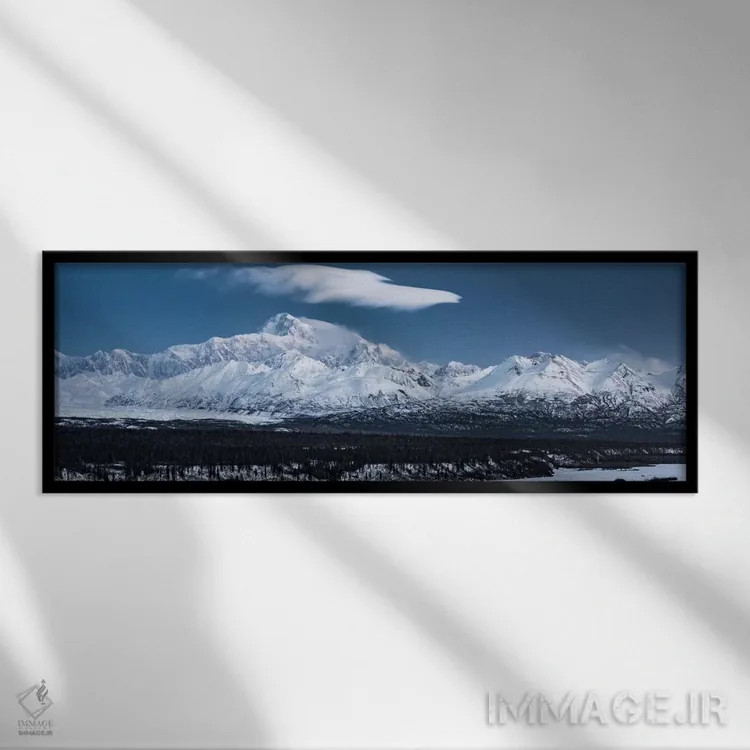 تابلو دکوراتیو کوه مک کینلی آبی اثر استفان هفل - نمای قابدار مشکی