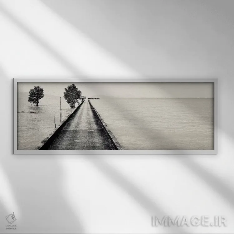 تابلو دکوراتیو اسکله پوکت اثر سوزان ویزواری - نمای قابدار سفید