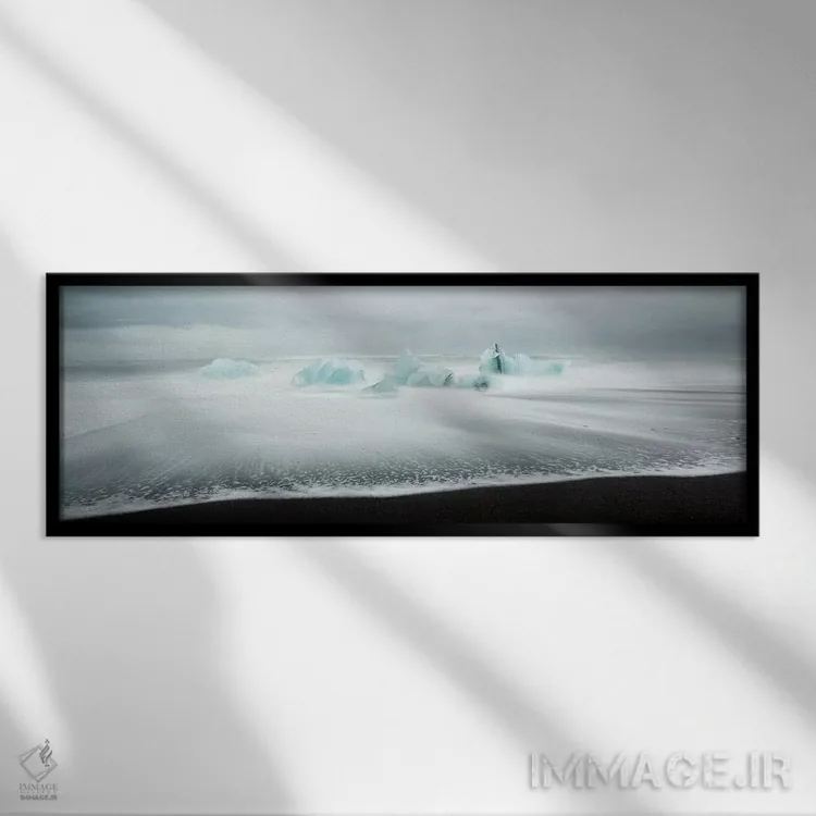 تابلو دکوراتیو کوه یخ روی ساحل سیاه I اثر ماتئو کولومبو - نمای قابدار مشکی