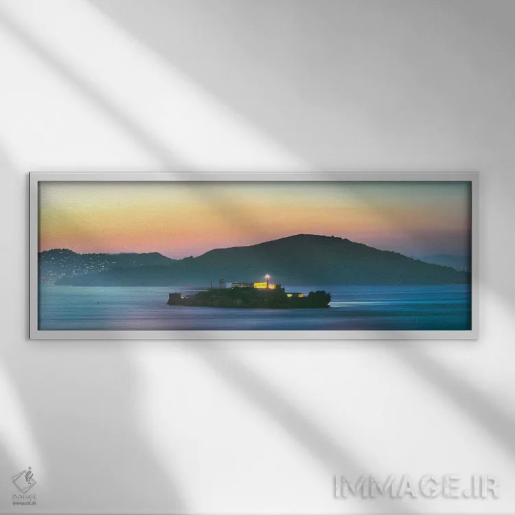 تابلو دکوراتیو پانورامای جزیره آلکاتراز اثر ماتئو کولومبو - نمای قابدار سفید