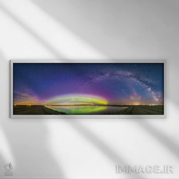 تابلو دکوراتیو Alberta, Canada.,قوس شفق شمالی و بیضی شفق قطبی بر فراز دریاچه… اثر آلن دایر - نمای قابدار سفید