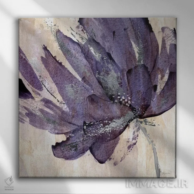 تابلو دکوراتیو گوهر بنفش اثر کاترینا کراون - نمای روبهرو روی دیوار