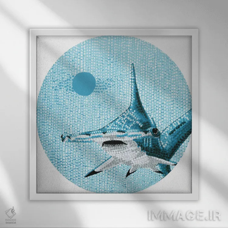 تابلو دکوراتیو کوسه سر چکشی اقیانوس ستاره ای اثر کلسی امبلو - نمای قابدار سفید