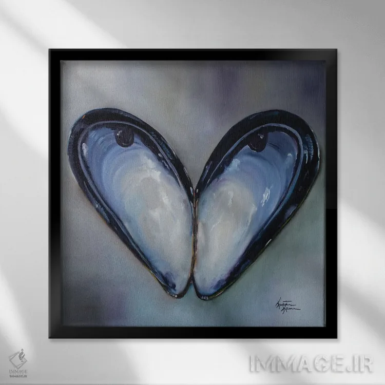 تابلو دکوراتیو صدف سیاه اثر کریستین کاینر - نمای قابدار مشکی