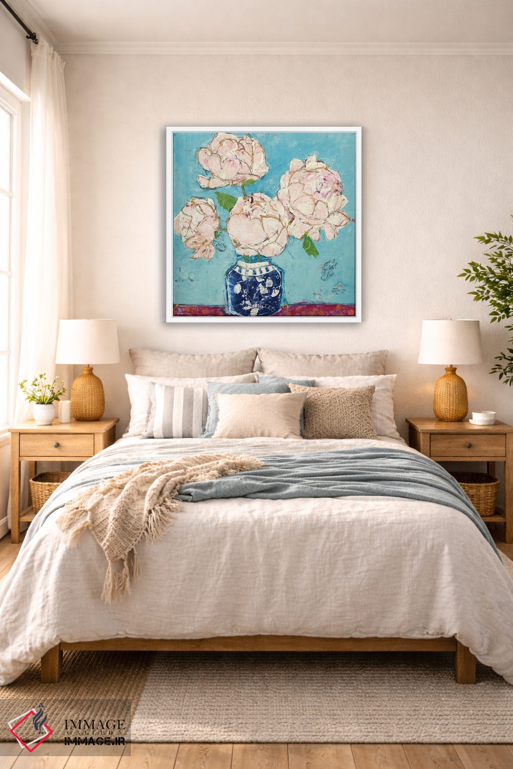 تابلو دکوراتیو گلدان گل صدتومانی با رنگ آبی و مرجانی اثر کلی دی - D5W