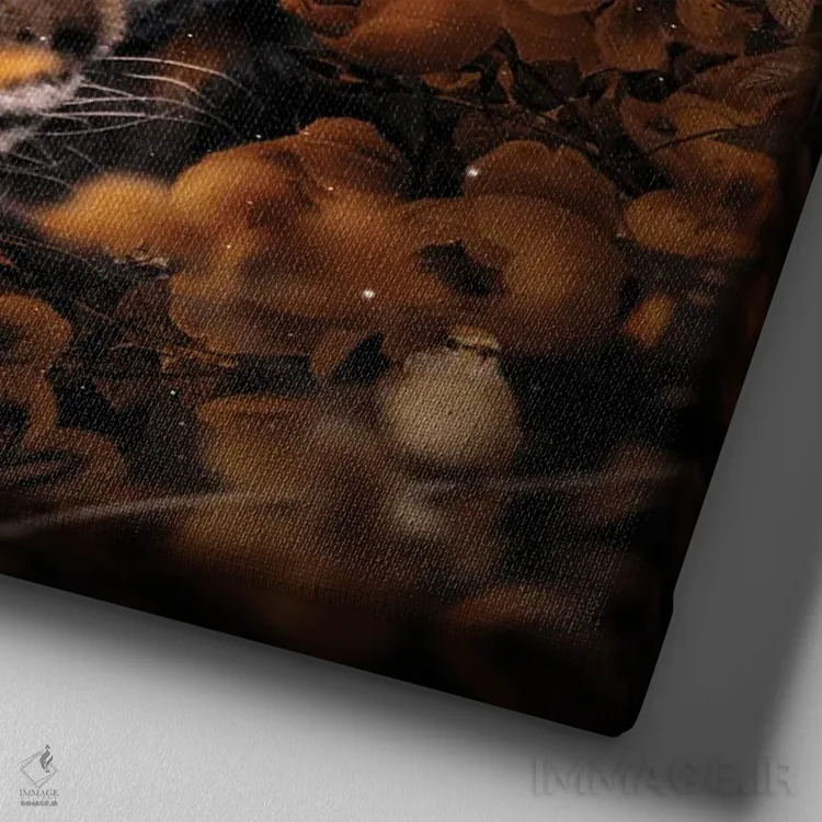 تابلو دکوراتیو ببر گل دار اثر میلوش کارانوویچ - نمای نزدیک بافت بوم