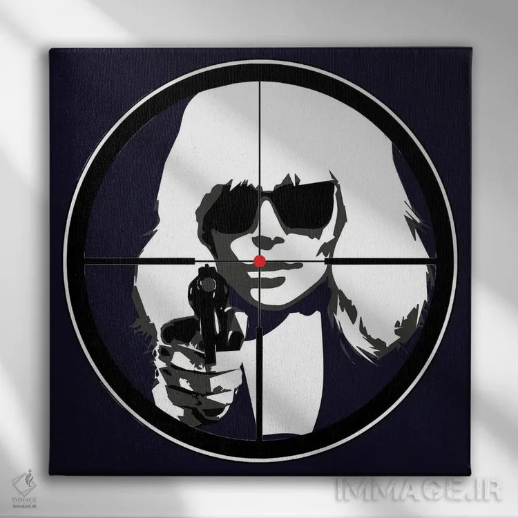 تابلو دکوراتیو بلوند اتمی در مقابل اسلحه اثر کاترینا بورتسووا - نمای روبهرو روی دیوار