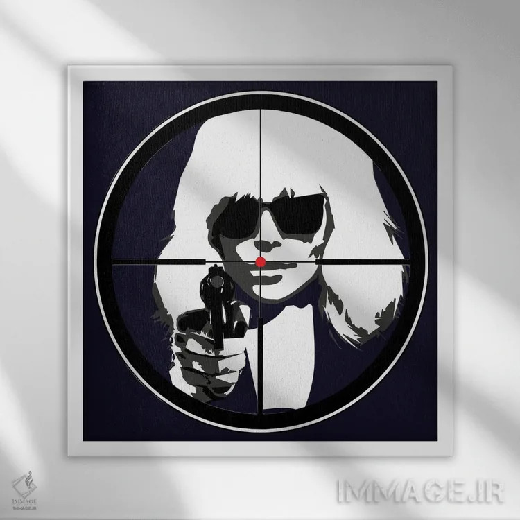 تابلو دکوراتیو بلوند اتمی در مقابل اسلحه اثر کاترینا بورتسووا - نمای قابدار سفید