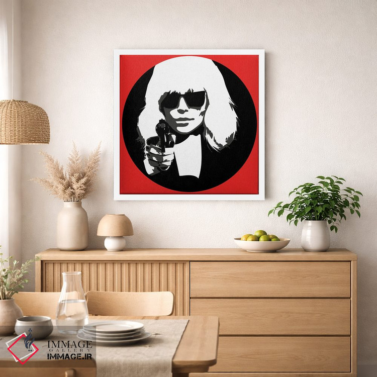 تابلو دکوراتیو بلوند اتمی در مقابل اسلحه اثر کاترینا بورتسووا - D1W