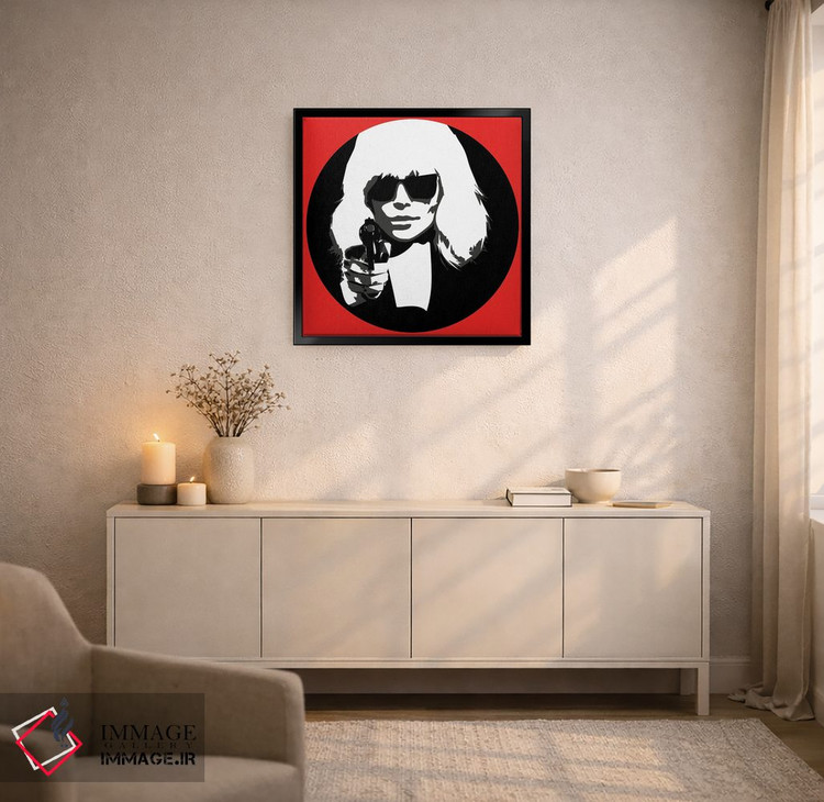 تابلو دکوراتیو بلوند اتمی در مقابل اسلحه اثر کاترینا بورتسووا - D5B