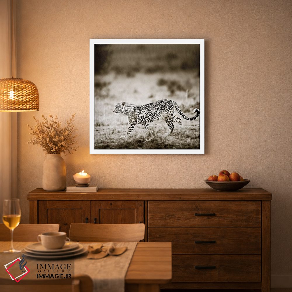 تابلو دکوراتیو پلنگ نزدیک شونده اثر کلاوس تیدگه - D2W