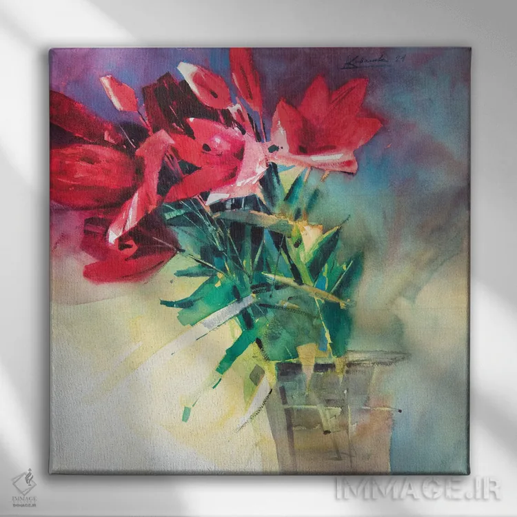 تابلو دکوراتیو سوسن های قرمز در گلدان اثر اندریی کووالیک - نمای روبهرو روی دیوار