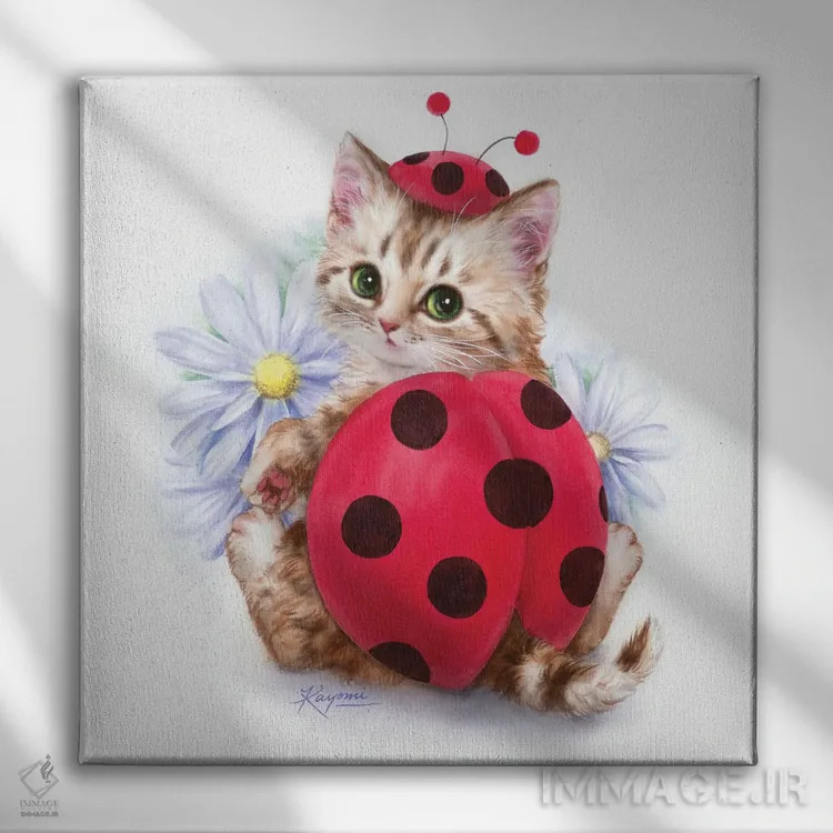 تابلو دکوراتیو بانوی سرخ پوش اثر کایومی هارای - نمای روبهرو روی دیوار