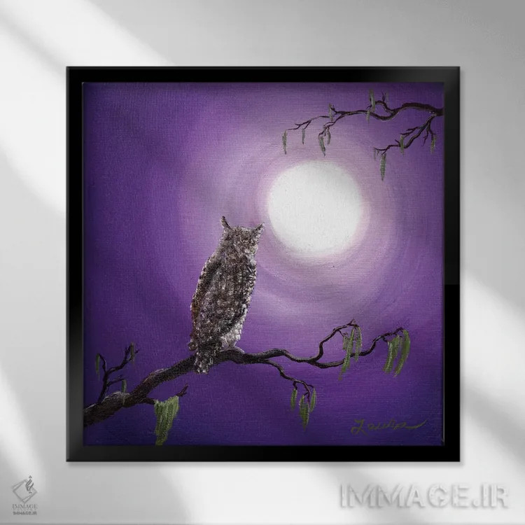 تابلو دکوراتیو جغد روی شاخه خزه ای اثر لورا ایورسن - نمای قابدار مشکی