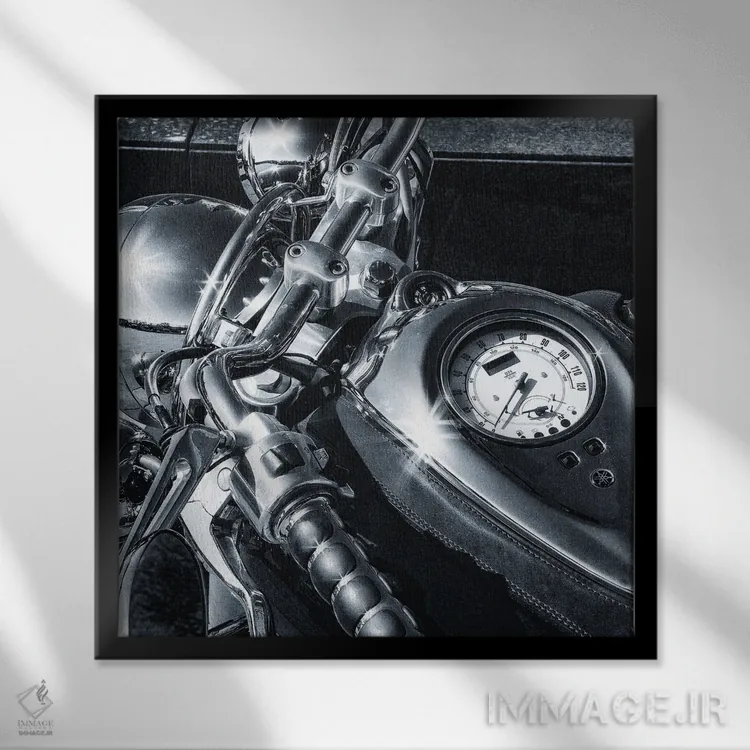 تابلو دکوراتیو موتورسیکلت اثر میکولاج گوسپودرک - نمای قابدار مشکی