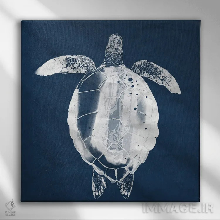 تابلو دکوراتیو لاک پشت دریایی روی سرمه ای اثر لوکا شپرد - نمای روبهرو روی دیوار