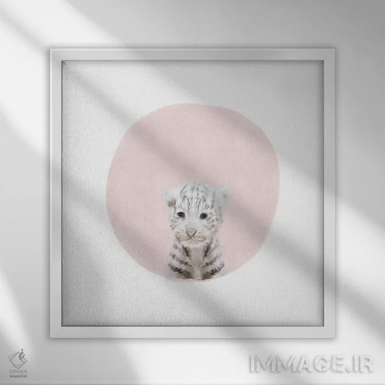 تابلو مدرن ببر سفید کوچک با رنگ صورتی اثر لیا استراتسما - نمای قابدار سفید