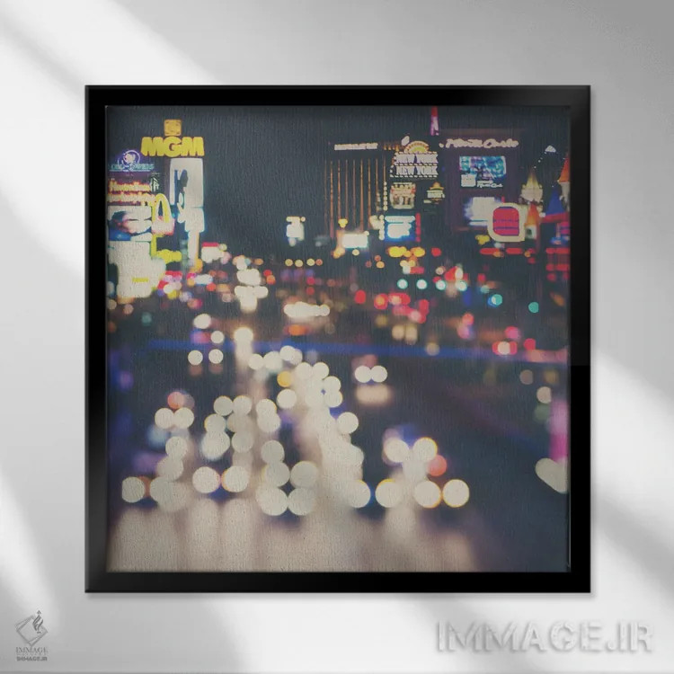 تابلو دکوراتیو شهر نئونی اثر لورا ایوانز - نمای قابدار مشکی