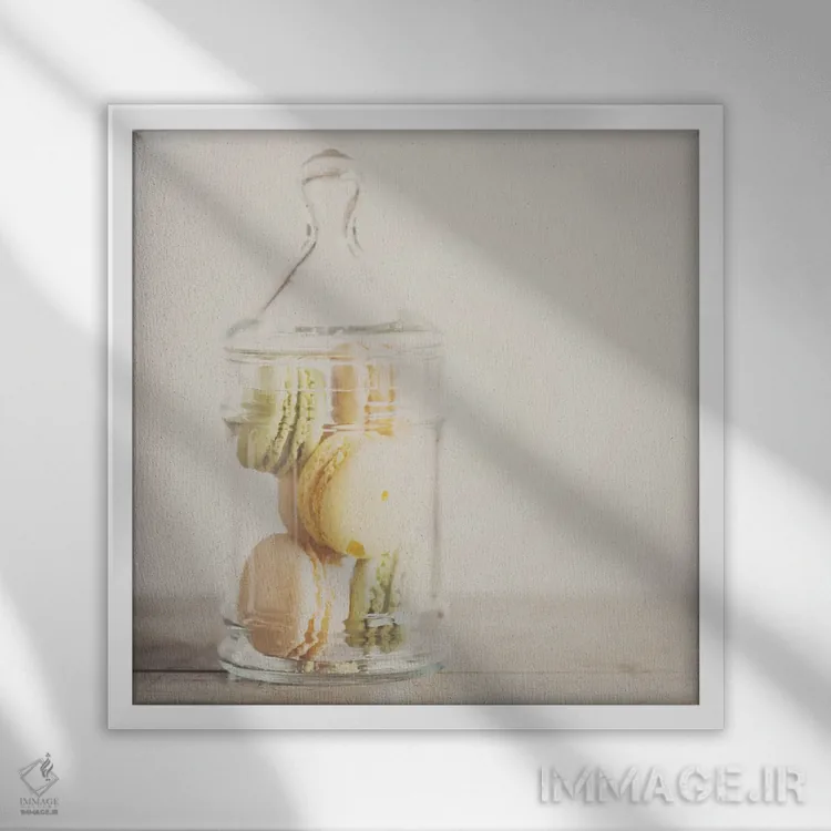 تابلو دکوراتیو ماکارون ها اثر لورا ایوانز - نمای قابدار سفید