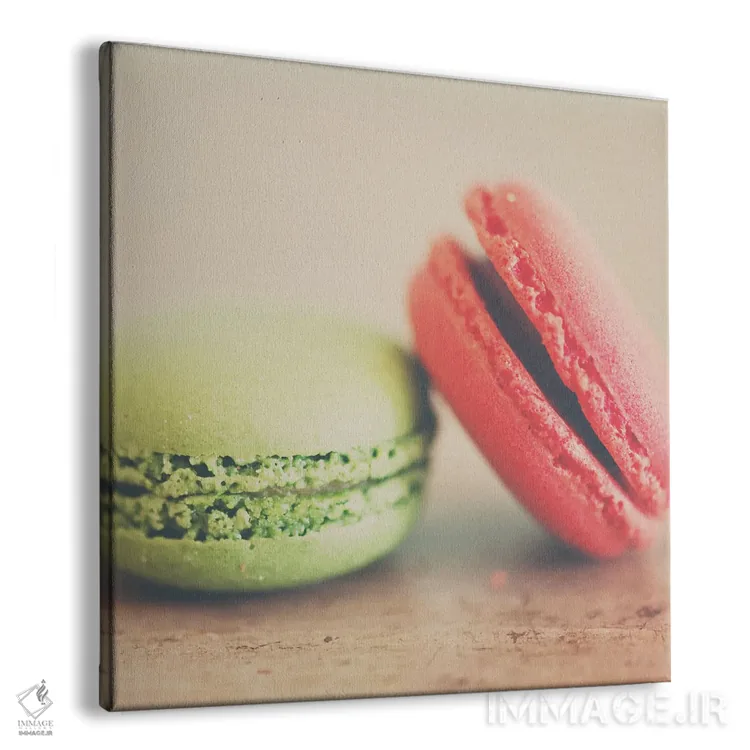 تابلو دکوراتیو پسته و توت فرنگی اثر لورا ایوانز - نمای پرسپکتیو محصول