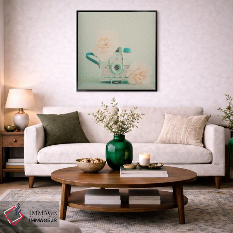 تابلو دکوراتیو گل های هلو و دوربین سبز نعنایی اثر لورا ایوانز - D3B