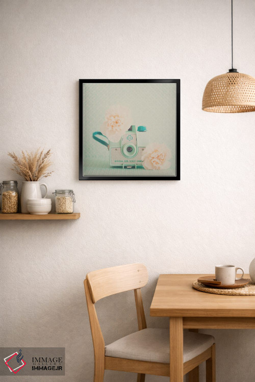 تابلو دکوراتیو گل های هلو و دوربین سبز نعنایی اثر لورا ایوانز - D4B