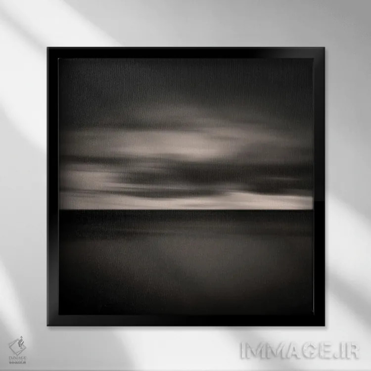 تابلو دکوراتیو ابرها بر فراز دریا اثر لنا وایسبک - نمای قابدار مشکی