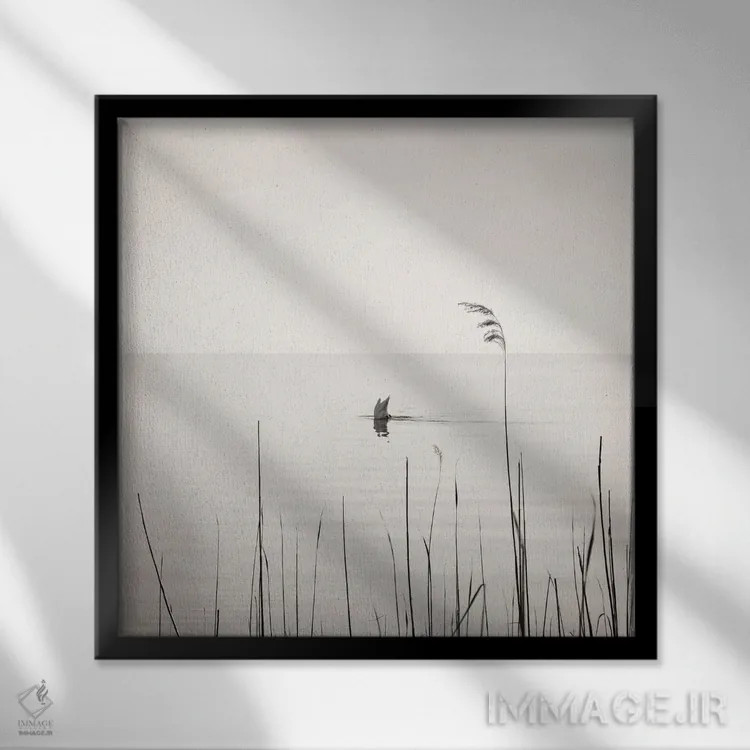 تابلو مینیمال قوی غواص اثر لنا وایسبک - نمای قابدار مشکی