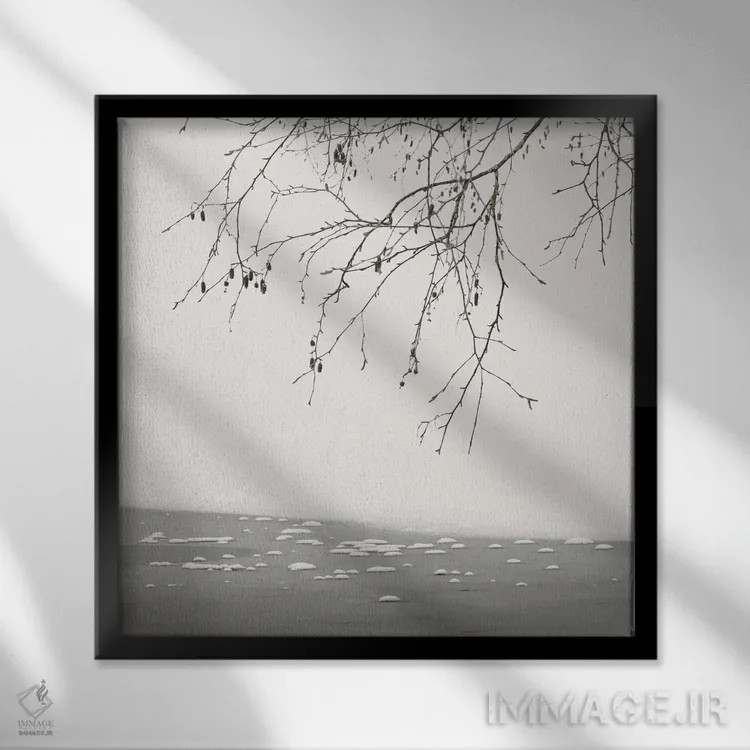 تابلو دکوراتیو در کنار دریاچه یخ زده اثر لنا وایسبک - نمای قابدار مشکی