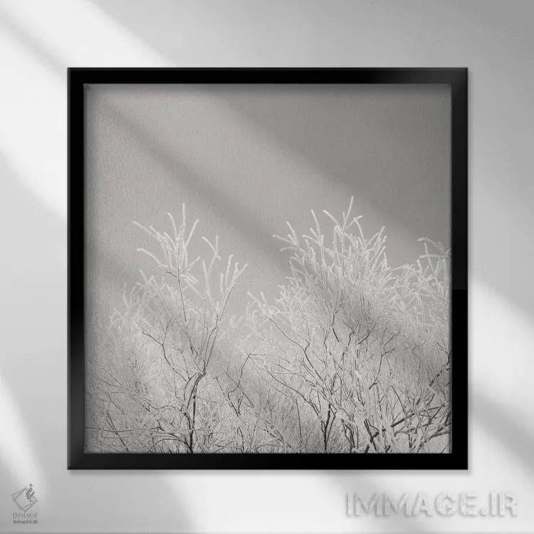 تابلو دکوراتیو زمستان نقاشی شده اثر لنا وایسبک - نمای قابدار مشکی