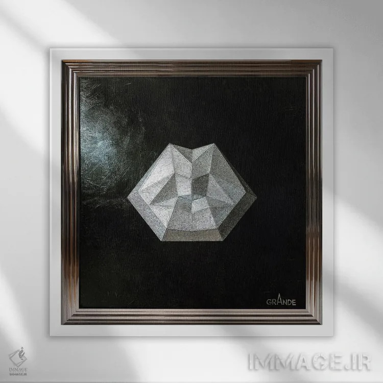 تابلو دکوراتیو لب های الماسی اثر آلا گرانده - نمای قابدار سفید