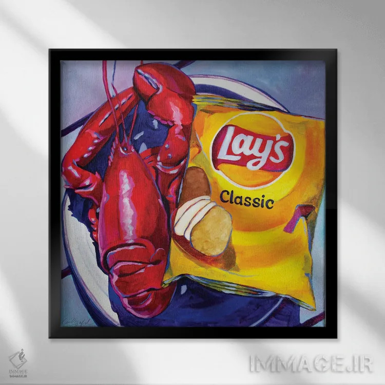 تابلو دکوراتیو خرچنگ و چیپس لیز اثر لورل گرینفیلد - نمای قابدار مشکی