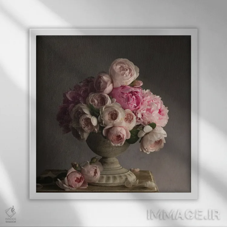 تابلو دکوراتیو گلبرگ های صورتی قدیمی اثر لیا مک لین - نمای قابدار سفید